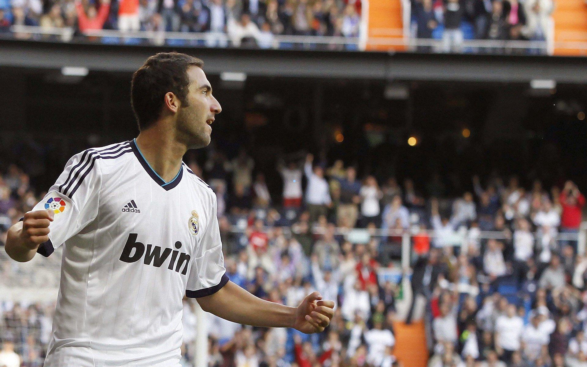 开云|计划有变！国足新锐中场王博豪获荷兰名宿力荐，瞄准五大联赛冬季窗口